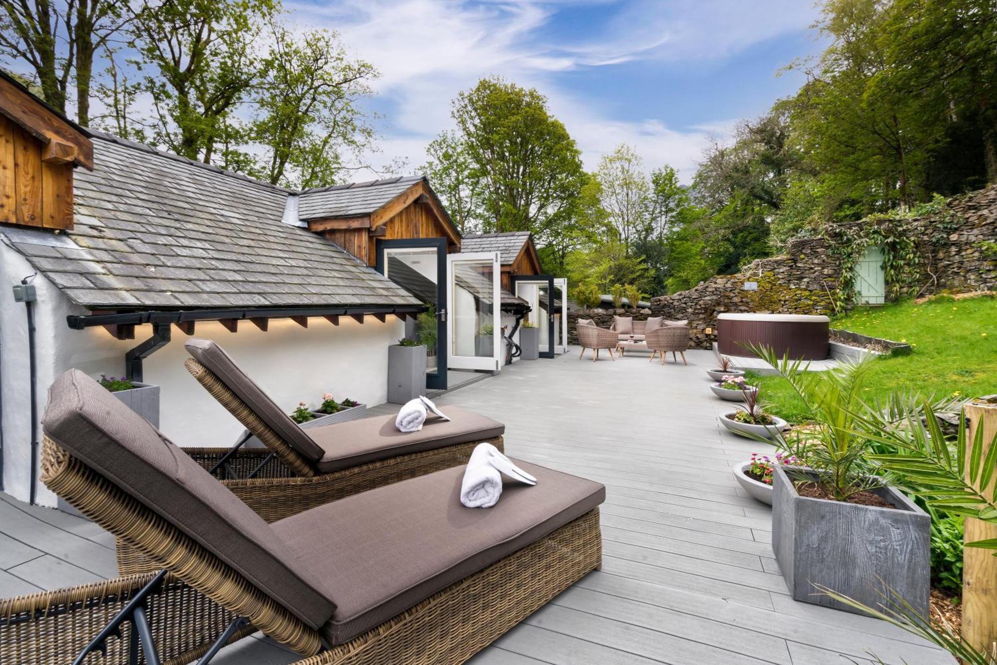Aphrodites Group - Luxury Hot Tub Suites In Central Lake District! Bowness-on-Windermere Exterior foto