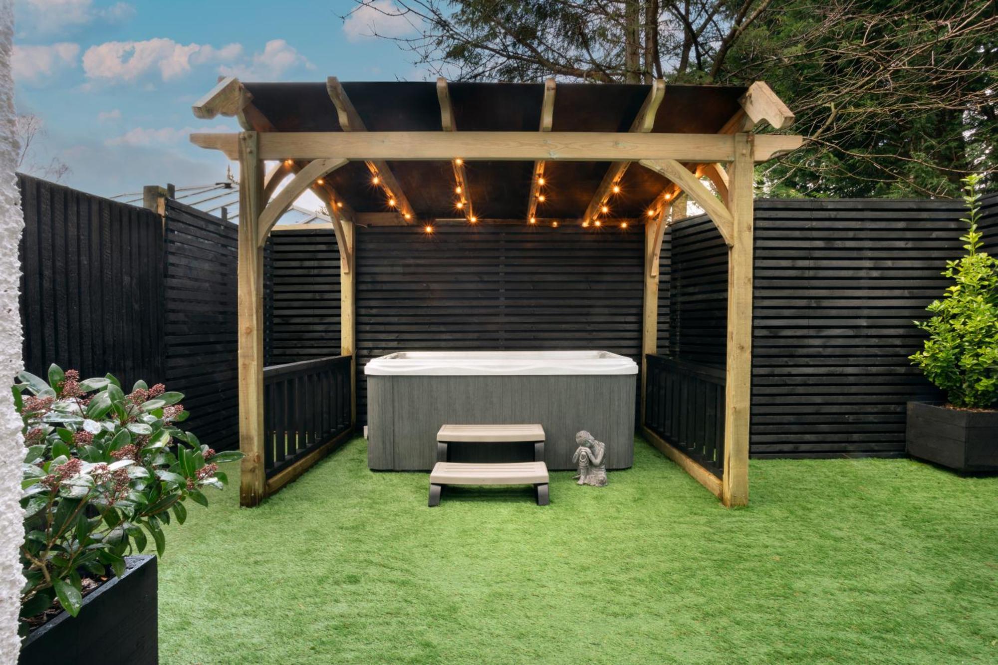 Aphrodites Group - Luxury Hot Tub Suites In Central Lake District! Bowness-on-Windermere Exterior foto