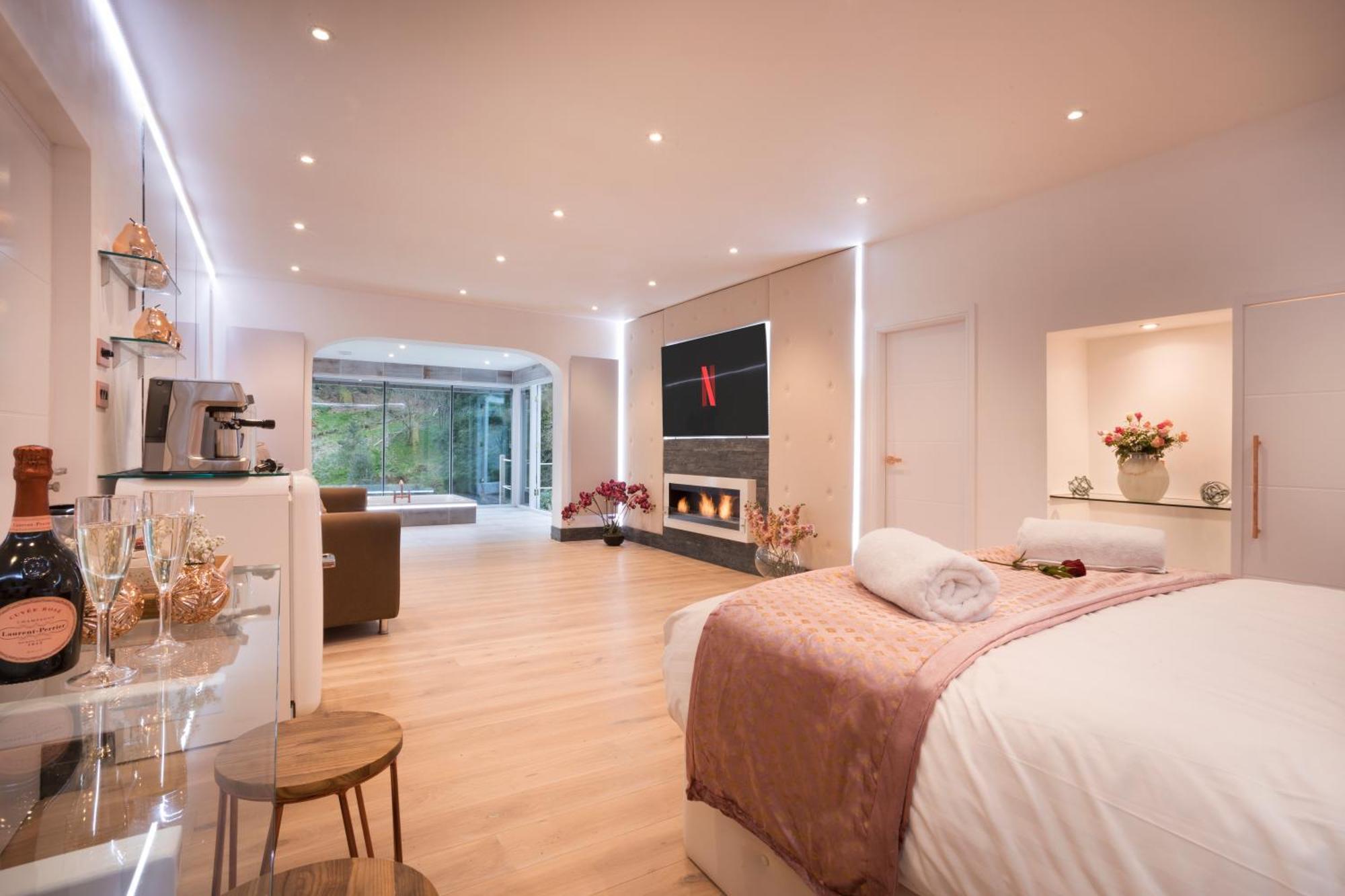 Aphrodites Group - Luxury Hot Tub Suites In Central Lake District! Bowness-on-Windermere Exterior foto