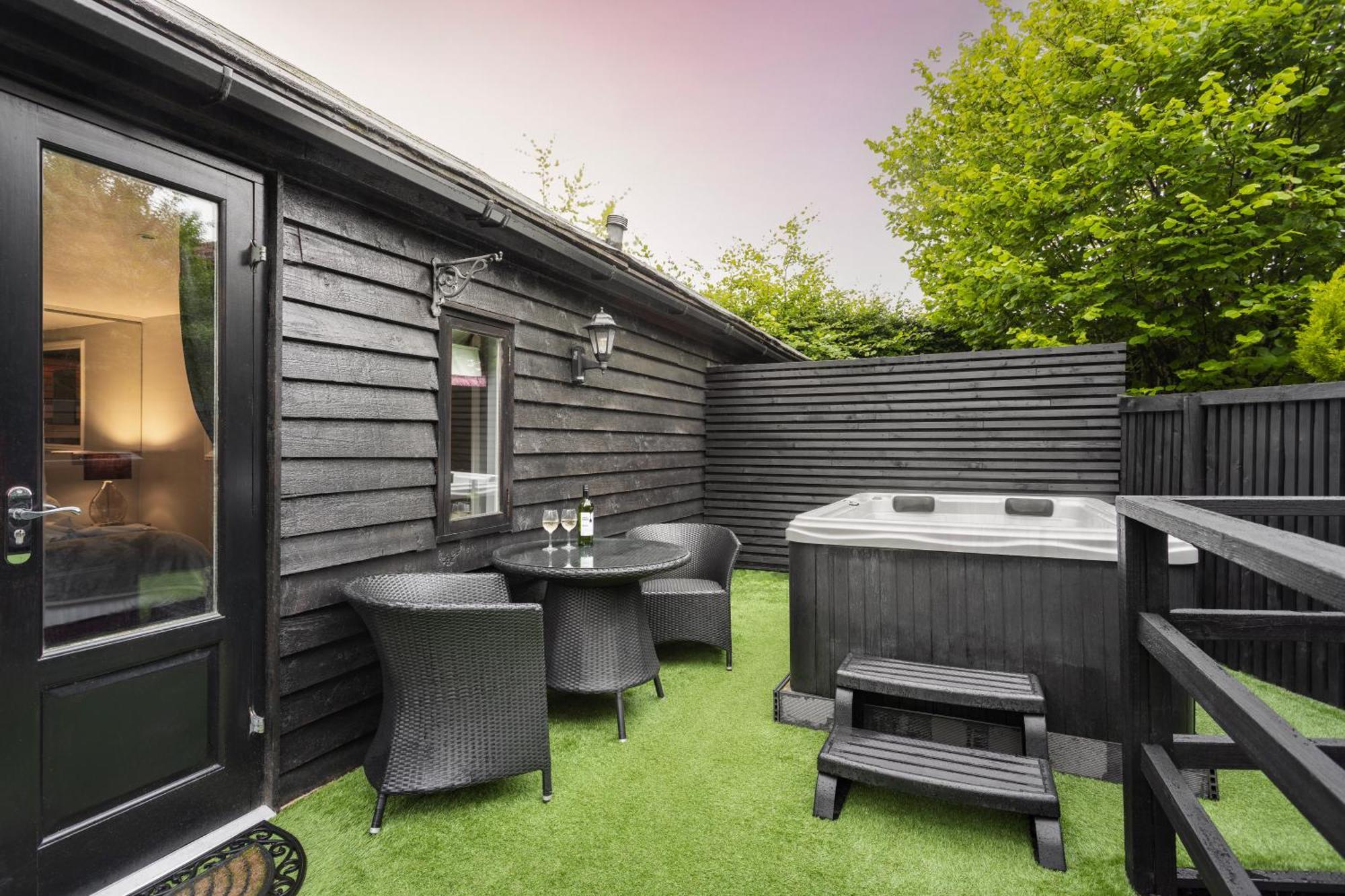 Aphrodites Group - Luxury Hot Tub Suites In Central Lake District! Bowness-on-Windermere Exterior foto