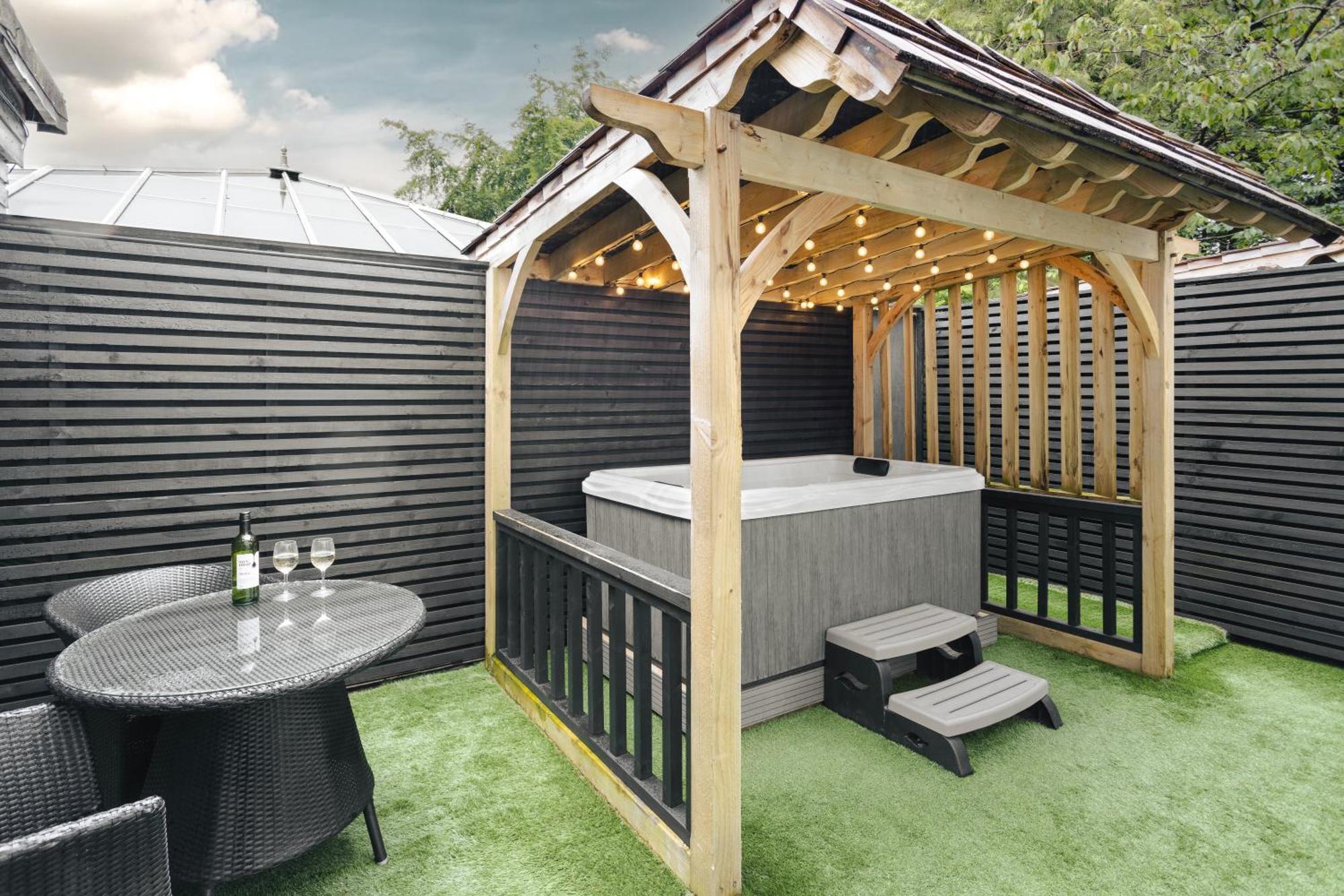 Aphrodites Group - Luxury Hot Tub Suites In Central Lake District! Bowness-on-Windermere Exterior foto