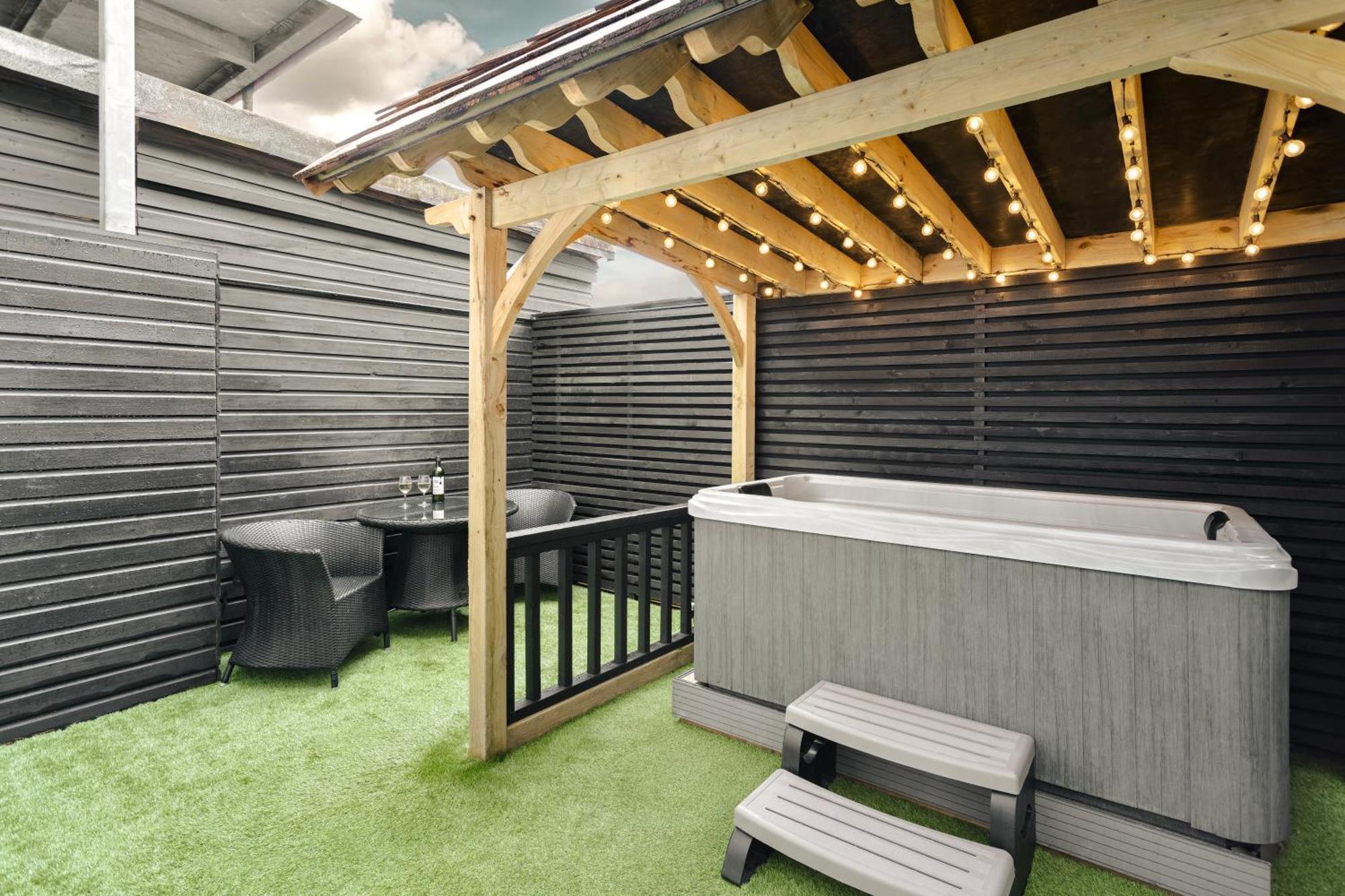 Aphrodites Group - Luxury Hot Tub Suites In Central Lake District! Bowness-on-Windermere Exterior foto